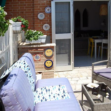 La Casa Sulla Spiaggia Apartment Nettuno Bagian luar foto
