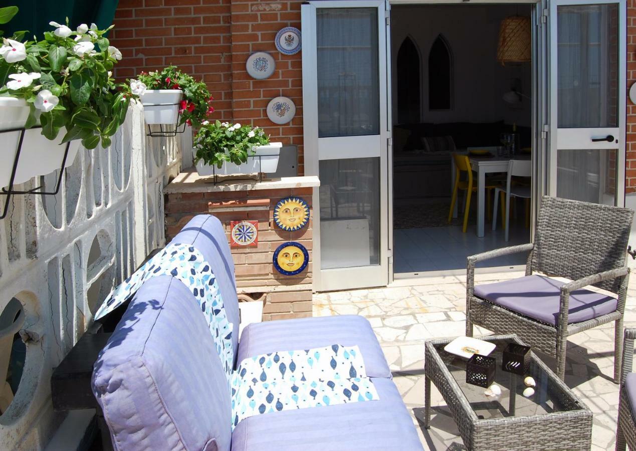 La Casa Sulla Spiaggia Apartment Nettuno Bagian luar foto